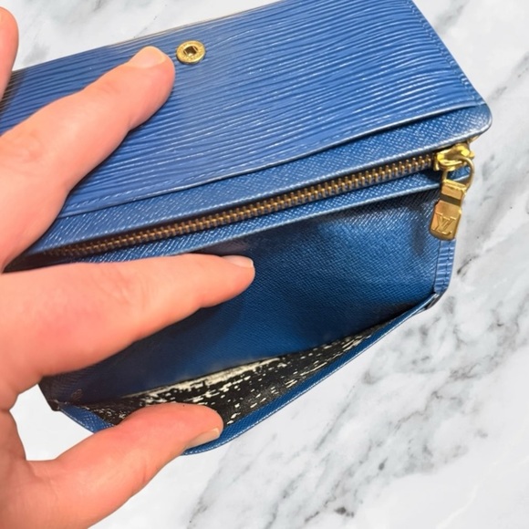 Louis Vuitton Authentic Blue Epi Leather Porte Tresor Wallet with Dustbag - Picture 15 of 16
